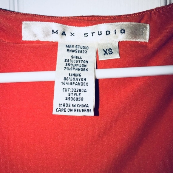 Lace Figure Hugging Dress with Stretch - Picture 4 of 7